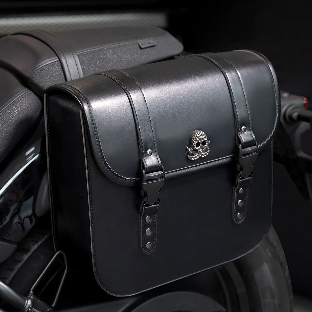 Dyna Saddlebags - Riveted Classic Leather Motorcycle Set